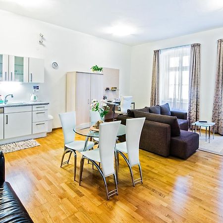 Central Apartmany Biela Street براتسيلافا المظهر الخارجي الصورة