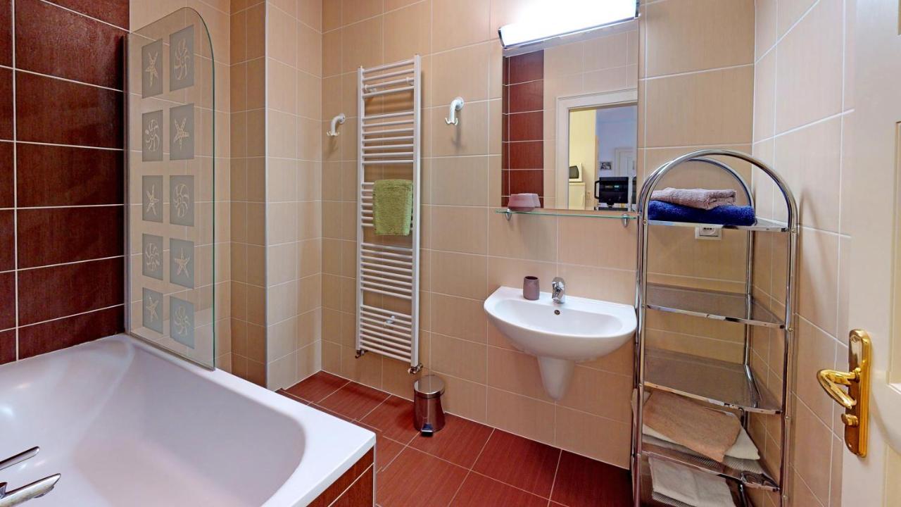 Central Apartmany Biela Street براتسيلافا المظهر الخارجي الصورة