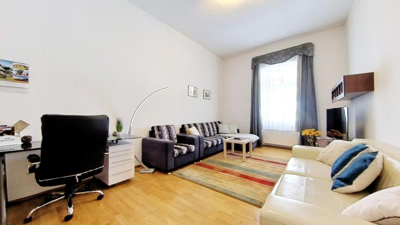 Central Apartmany Biela Street براتسيلافا المظهر الخارجي الصورة
