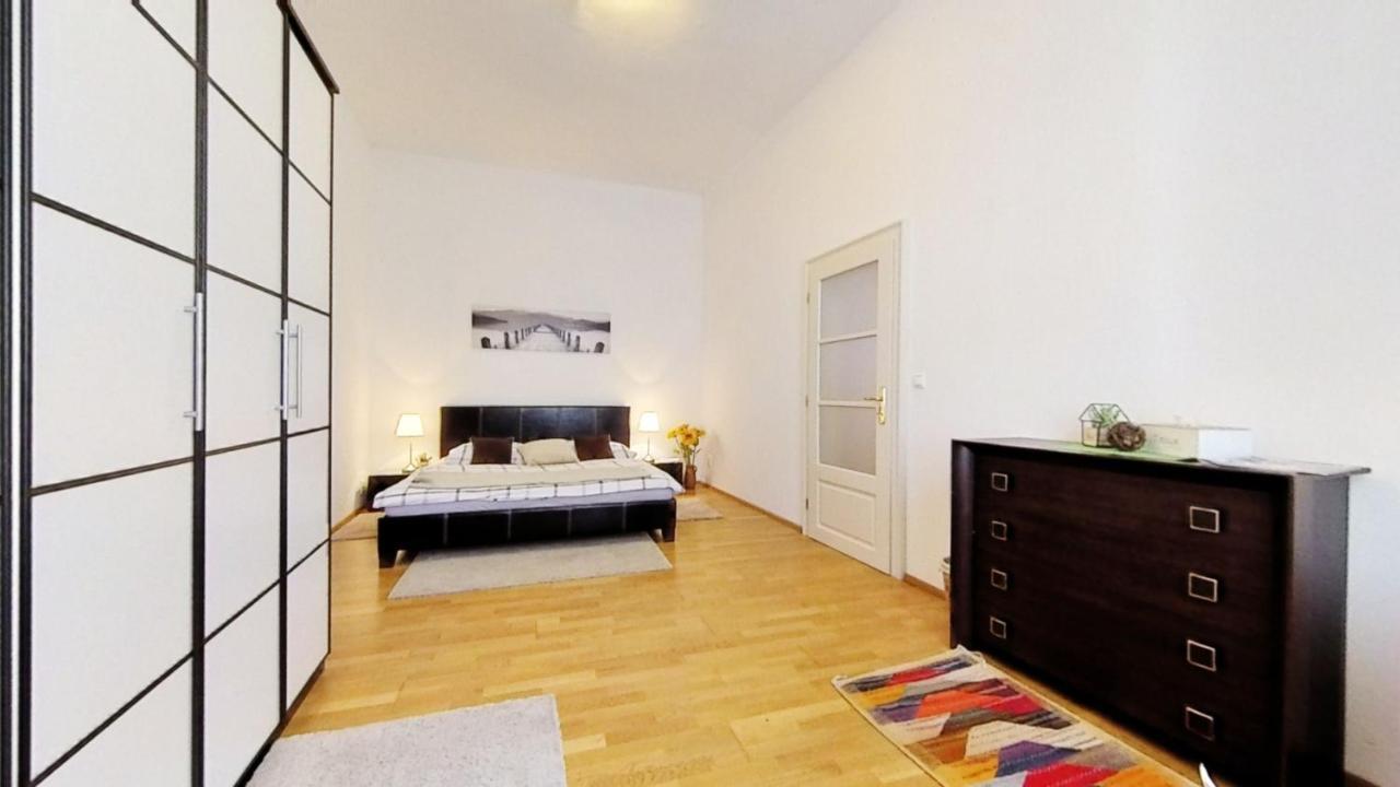 Central Apartmany Biela Street براتسيلافا المظهر الخارجي الصورة