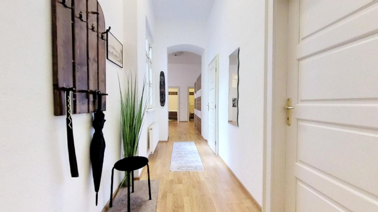 Central Apartmany Biela Street براتسيلافا المظهر الخارجي الصورة