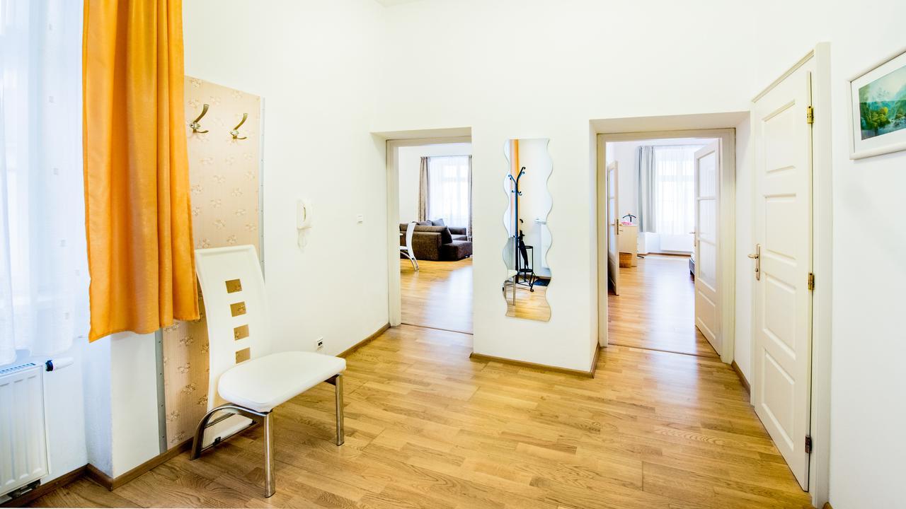 Central Apartmany Biela Street براتسيلافا المظهر الخارجي الصورة