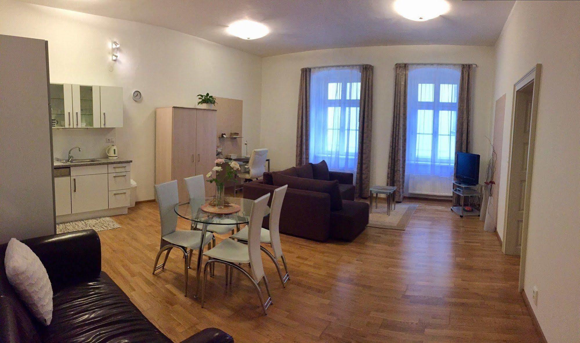 Central Apartmany Biela Street براتسيلافا المظهر الخارجي الصورة
