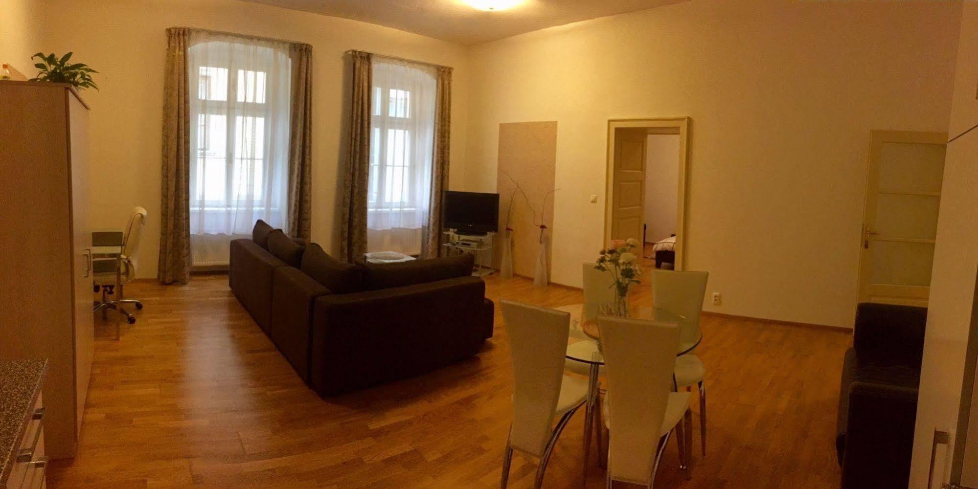 Central Apartmany Biela Street براتسيلافا المظهر الخارجي الصورة