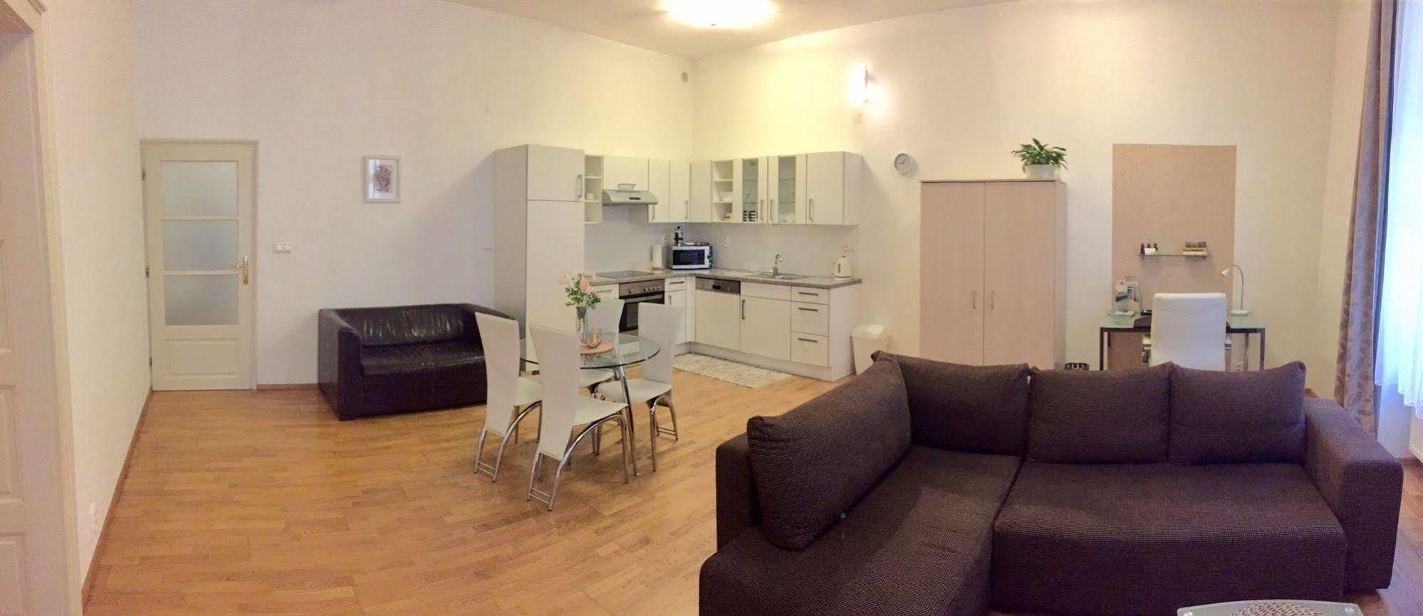 Central Apartmany Biela Street براتسيلافا المظهر الخارجي الصورة